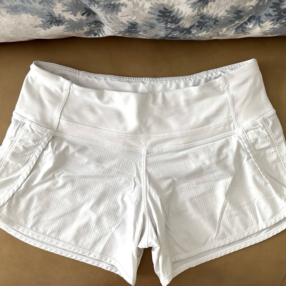 CLEAN Lululemon White Speed Up Mid-Rise 2.5 inch Shorts!
